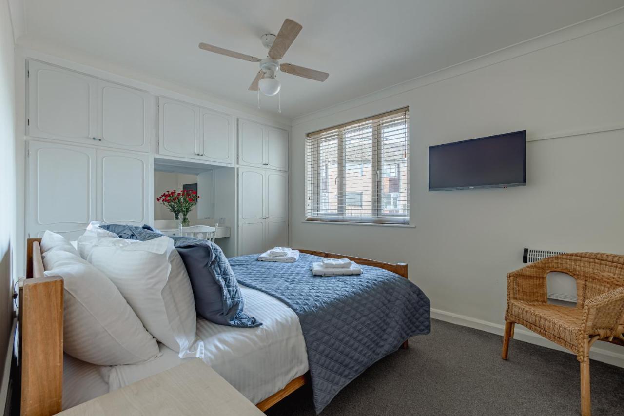 Luxury 2 Bed Room Lake View Apt Bowness Parking Exterior foto