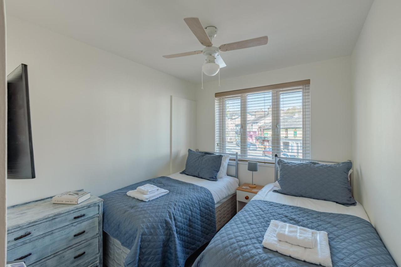 Luxury 2 Bed Room Lake View Apt Bowness Parking Exterior foto