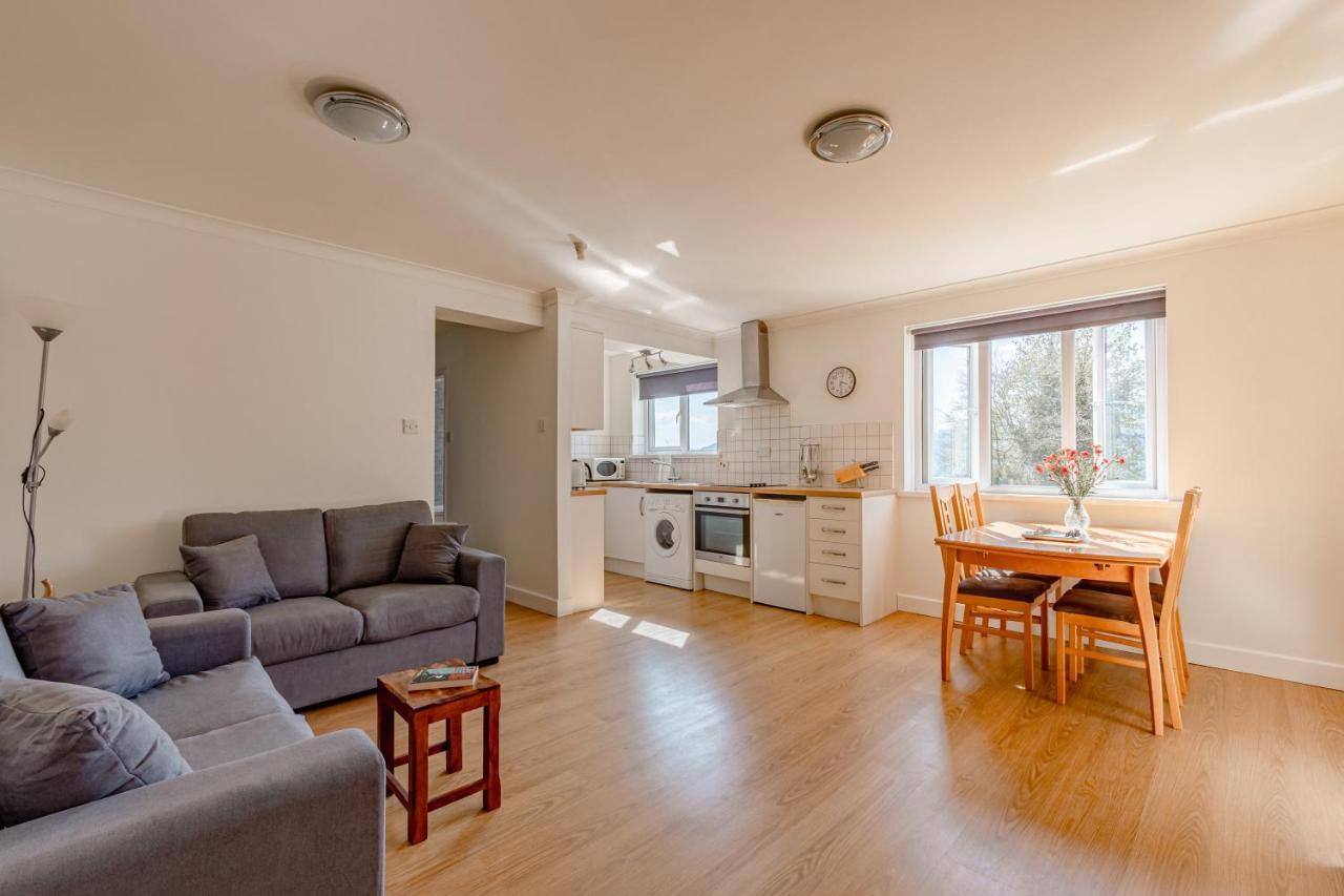 Luxury 2 Bed Room Lake View Apt Bowness Parking Exterior foto